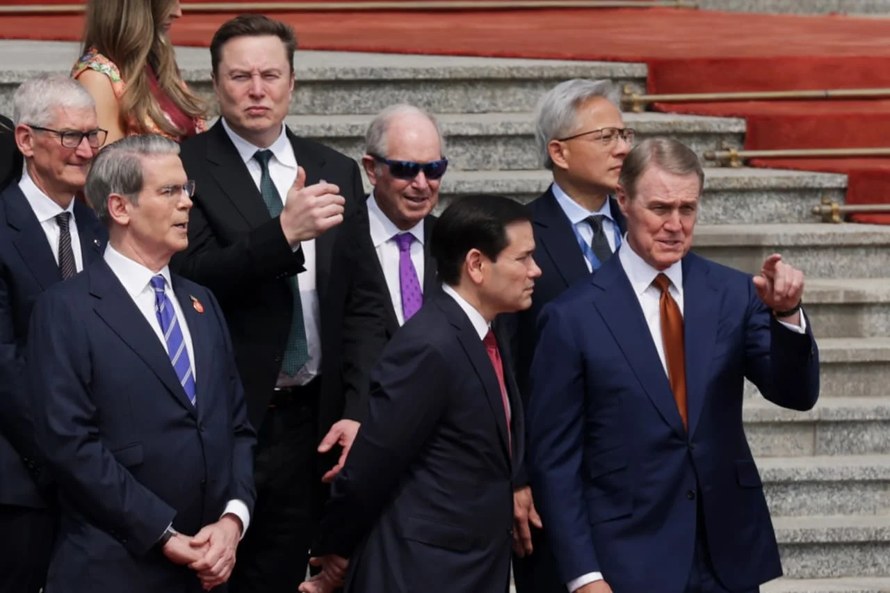 Musk, Cook e Huang com Xi: Seus Investimentos na China em Jogo!